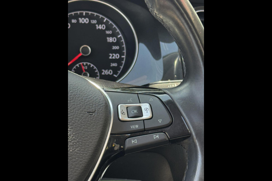 Volkswagen Golf 1.0 TSI Business Edition - Panorama dak I Navigatie I Airco I LED I PDC I Sport velgen I Dealer onderhouden