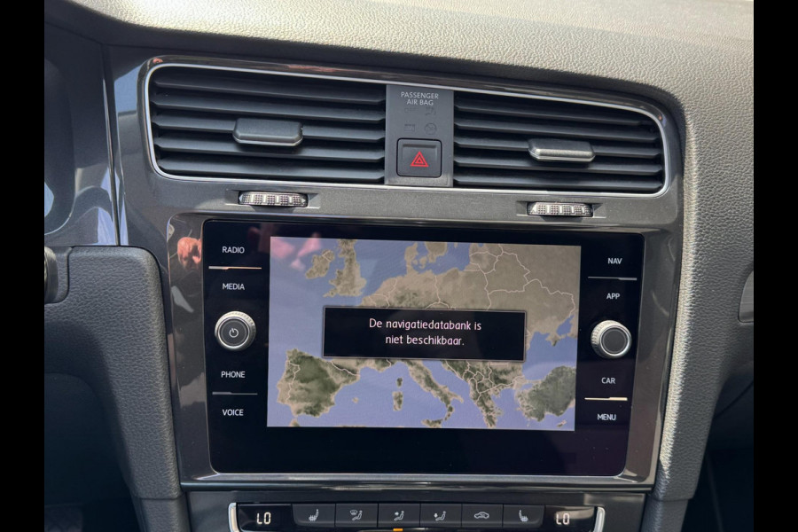 Volkswagen Golf 1.0 TSI Business Edition - Panorama dak I Navigatie I Airco I LED I PDC I Sport velgen I Dealer onderhouden