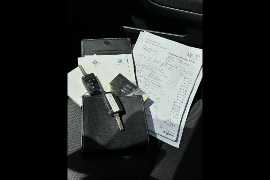 Volkswagen Golf 1.0 TSI Business Edition - Panorama dak I Navigatie I Airco I LED I PDC I Sport velgen I Dealer onderhouden