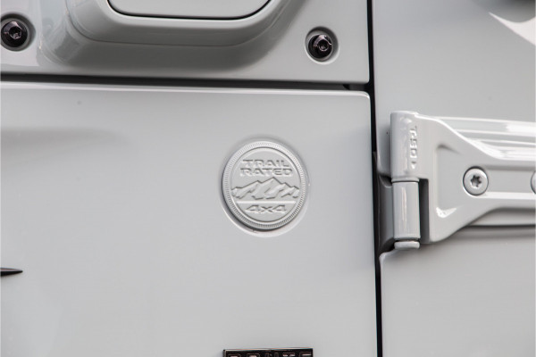 Jeep Wrangler Unlimited 4xe 380pk Brute Richmond Pure Skyview, VOL Nwpr. 155.000,-