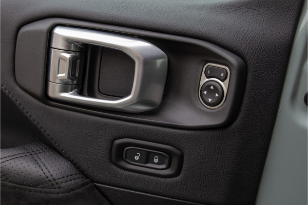 Jeep Wrangler Unlimited 4xe 380pk Brute Richmond Pure Skyview, VOL Nwpr. 155.000,-