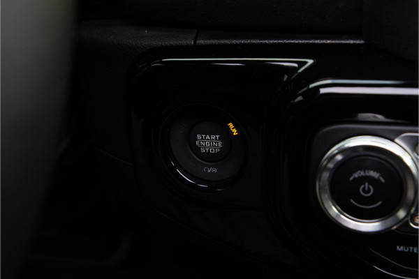 Jeep Wrangler Unlimited 4xe 380pk Brute Richmond Pure Skyview, VOL Nwpr. 155.000,-