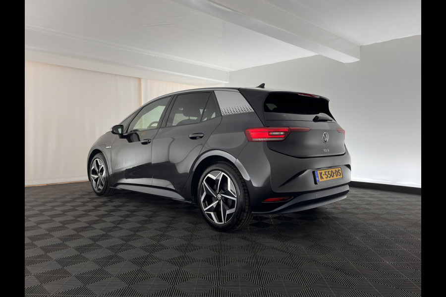 Volkswagen ID.3 First Plus 58 kWh [ 3-Fase ] (INCL.BTW) *FULL-LED | MATRIX-LED | DIGI-COCKPIT | NAVI-FULLMAP | AMBIENT-LIGHT | KEYLESS | CAMERA | COMFORT-SEATS | DAB+ | ECC | PDC | CRUISE | 19''ALU*