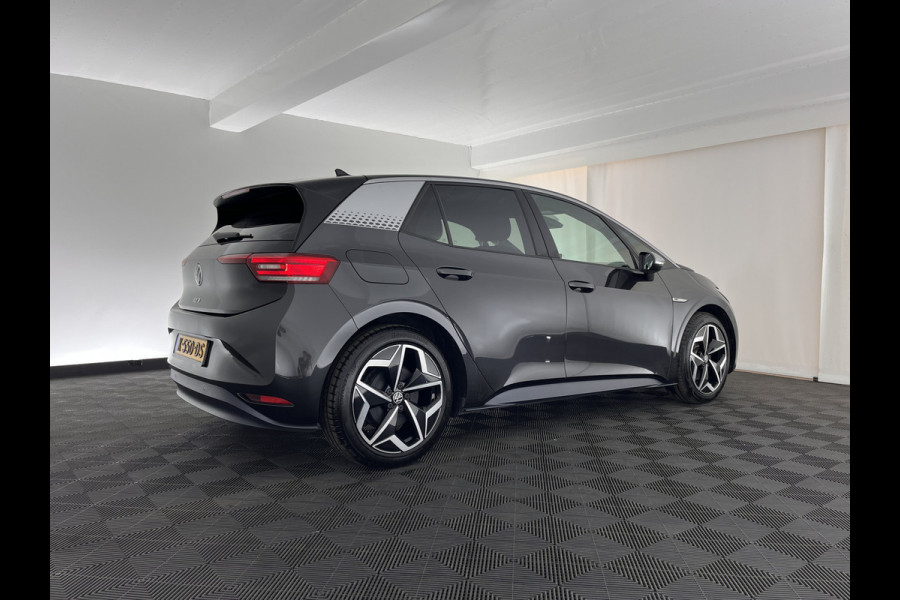 Volkswagen ID.3 First Plus 58 kWh [ 3-Fase ] (INCL.BTW) *FULL-LED | MATRIX-LED | DIGI-COCKPIT | NAVI-FULLMAP | AMBIENT-LIGHT | KEYLESS | CAMERA | COMFORT-SEATS | DAB+ | ECC | PDC | CRUISE | 19''ALU*