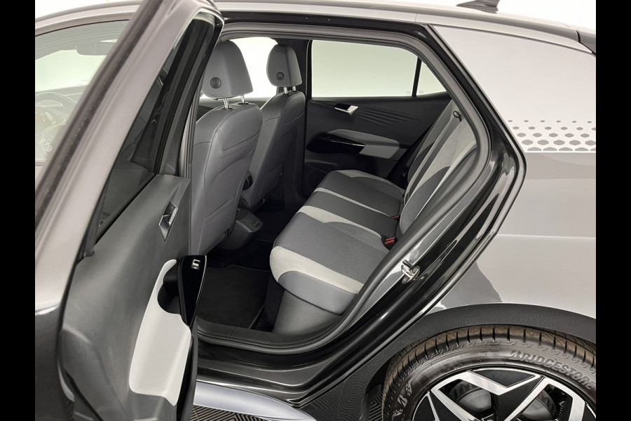 Volkswagen ID.3 First Plus 58 kWh [ 3-Fase ] (INCL.BTW) *FULL-LED | MATRIX-LED | DIGI-COCKPIT | NAVI-FULLMAP | AMBIENT-LIGHT | KEYLESS | CAMERA | COMFORT-SEATS | DAB+ | ECC | PDC | CRUISE | 19''ALU*