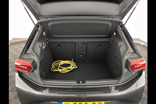 Volkswagen ID.3 First Plus 58 kWh [ 3-Fase ] (INCL.BTW) *FULL-LED | MATRIX-LED | DIGI-COCKPIT | NAVI-FULLMAP | AMBIENT-LIGHT | KEYLESS | CAMERA | COMFORT-SEATS | DAB+ | ECC | PDC | CRUISE | 19''ALU*