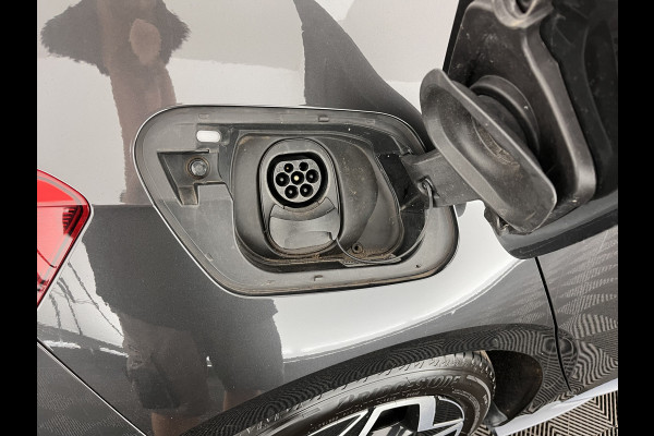 Volkswagen ID.3 First Plus 58 kWh [ 3-Fase ] (INCL.BTW) *FULL-LED | MATRIX-LED | DIGI-COCKPIT | NAVI-FULLMAP | AMBIENT-LIGHT | KEYLESS | CAMERA | COMFORT-SEATS | DAB+ | ECC | PDC | CRUISE | 19''ALU*