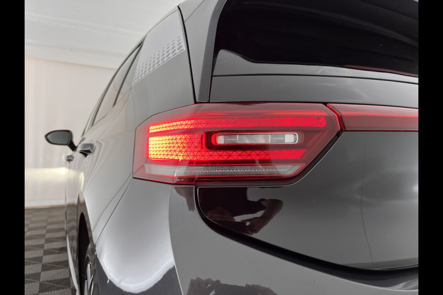 Volkswagen ID.3 First Plus 58 kWh [ 3-Fase ] (INCL.BTW) *FULL-LED | MATRIX-LED | DIGI-COCKPIT | NAVI-FULLMAP | AMBIENT-LIGHT | KEYLESS | CAMERA | COMFORT-SEATS | DAB+ | ECC | PDC | CRUISE | 19''ALU*