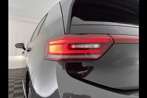 Volkswagen ID.3 First Plus 58 kWh [ 3-Fase ] (INCL.BTW) *FULL-LED | MATRIX-LED | DIGI-COCKPIT | NAVI-FULLMAP | AMBIENT-LIGHT | KEYLESS | CAMERA | COMFORT-SEATS | DAB+ | ECC | PDC | CRUISE | 19''ALU*