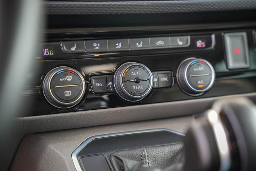Volkswagen Transporter 2.0 TDI L2H1 31 DC Highline Caravalle ABT Elek Schuifdeur 2x ACC Camera Virtual Dash DAB+ Leer