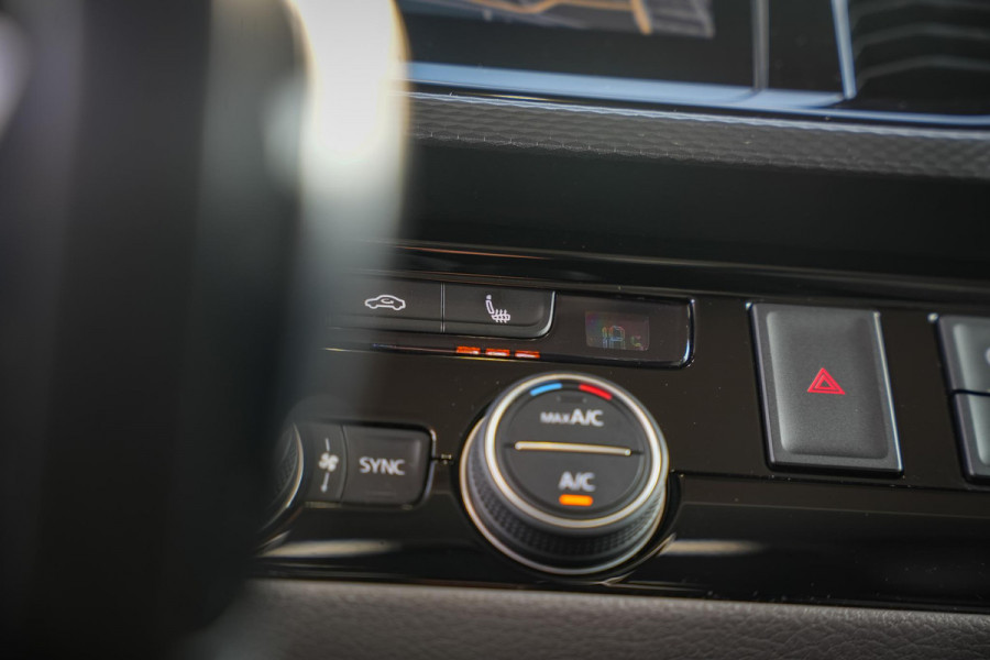 Volkswagen Transporter 2.0 TDI L2H1 31 DC Highline Caravalle ABT Elek Schuifdeur 2x ACC Camera Virtual Dash DAB+ Leer