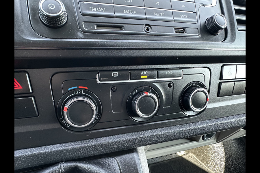 Volkswagen Transporter 2.0 TDI 102 PK / L2H1 / 1e EIG. / 58.404 KM / IMPERIAAL / TREKHAAK / AIRCO / CRUISE CONTROL