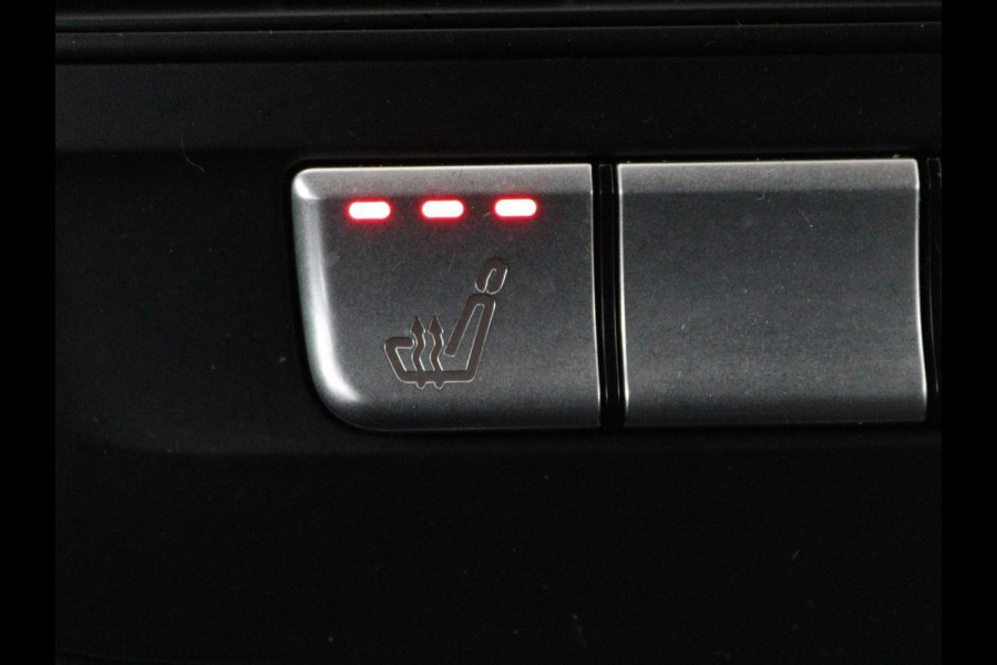 Mercedes-Benz CLA-Klasse 180 Urban | Stoelverwarming | Sportstoelen | Navigatie | Park Assist | Full LED | Half leder | Cruise control | Airco | Bluetooth