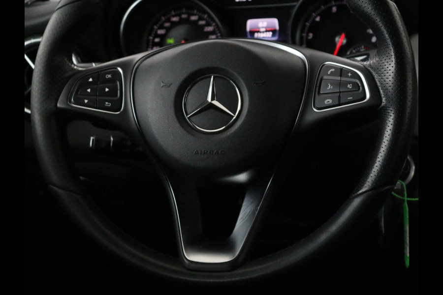 Mercedes-Benz CLA-Klasse 180 Urban | Stoelverwarming | Sportstoelen | Navigatie | Park Assist | Full LED | Half leder | Cruise control | Airco | Bluetooth