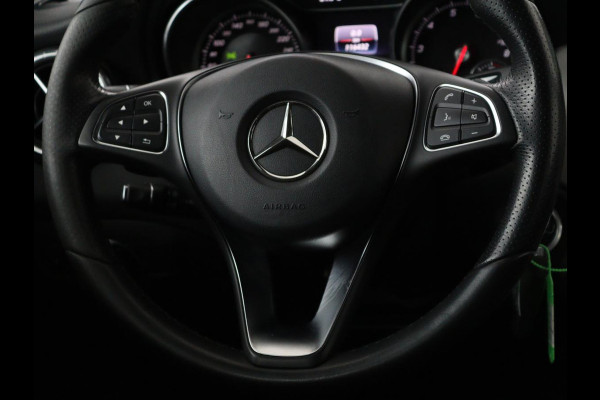 Mercedes-Benz CLA-Klasse 180 Urban | Stoelverwarming | Sportstoelen | Navigatie | Park Assist | Full LED | Half leder | Cruise control | Airco | Bluetooth
