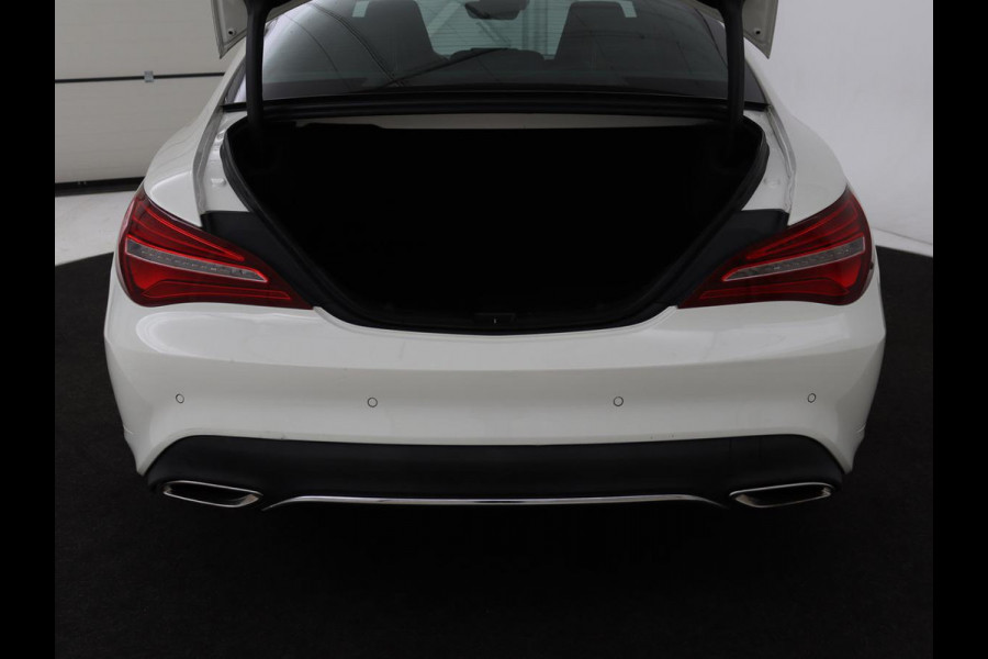Mercedes-Benz CLA-Klasse 180 Urban | Stoelverwarming | Sportstoelen | Navigatie | Park Assist | Full LED | Half leder | Cruise control | Airco | Bluetooth