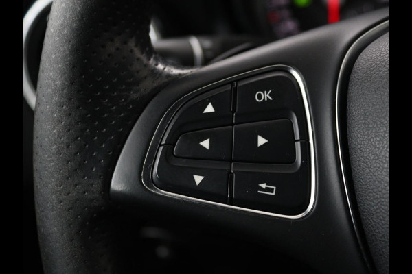 Mercedes-Benz CLA-Klasse 180 Urban | Stoelverwarming | Sportstoelen | Navigatie | Park Assist | Full LED | Half leder | Cruise control | Airco | Bluetooth