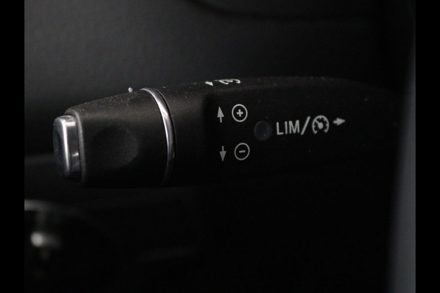Mercedes-Benz CLA-Klasse 180 Urban | Stoelverwarming | Sportstoelen | Navigatie | Park Assist | Full LED | Half leder | Cruise control | Airco | Bluetooth