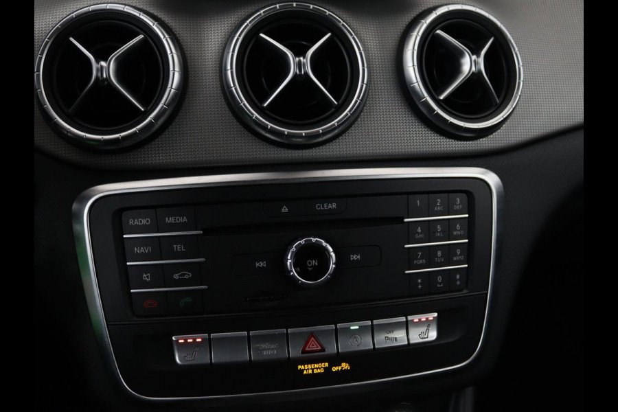 Mercedes-Benz CLA-Klasse 180 Urban | Stoelverwarming | Sportstoelen | Navigatie | Park Assist | Full LED | Half leder | Cruise control | Airco | Bluetooth