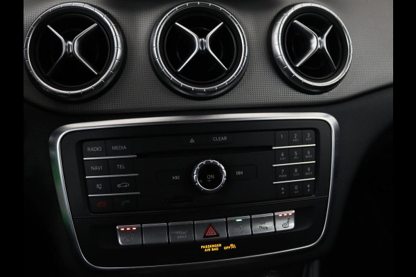 Mercedes-Benz CLA-Klasse 180 Urban | Stoelverwarming | Sportstoelen | Navigatie | Park Assist | Full LED | Half leder | Cruise control | Airco | Bluetooth