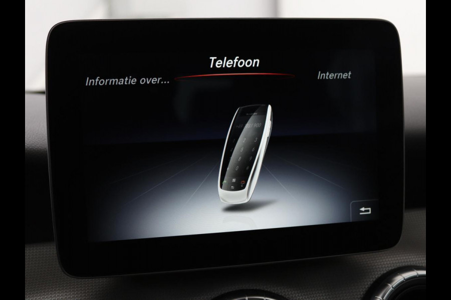 Mercedes-Benz CLA-Klasse 180 Urban | Stoelverwarming | Sportstoelen | Navigatie | Park Assist | Full LED | Half leder | Cruise control | Airco | Bluetooth