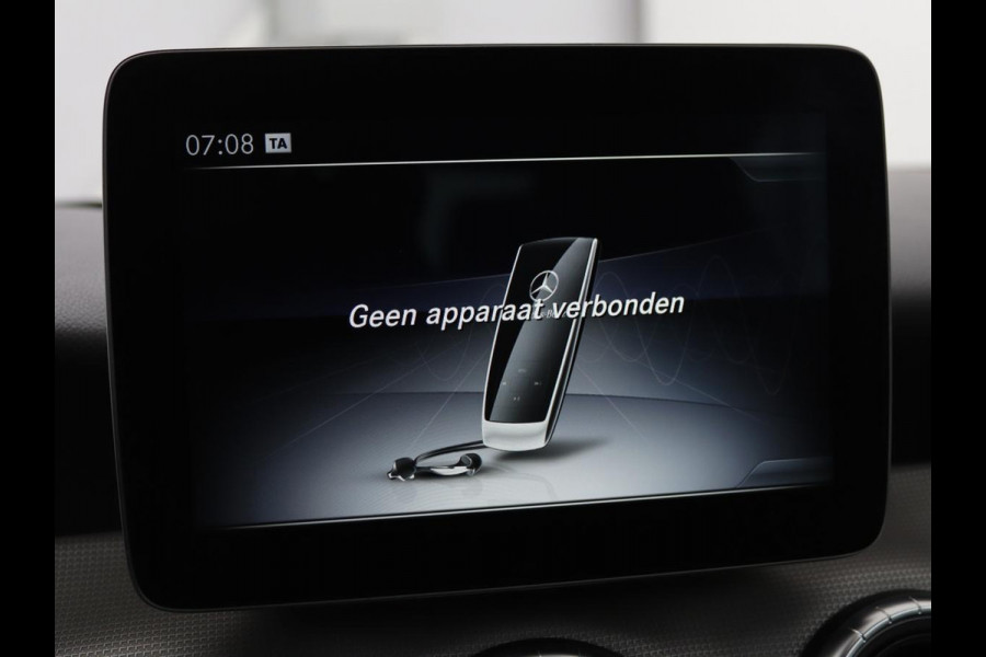 Mercedes-Benz CLA-Klasse 180 Urban | Stoelverwarming | Sportstoelen | Navigatie | Park Assist | Full LED | Half leder | Cruise control | Airco | Bluetooth
