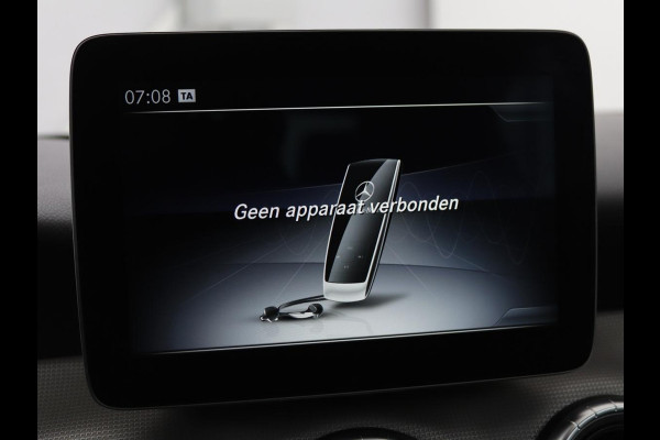 Mercedes-Benz CLA-Klasse 180 Urban | Stoelverwarming | Sportstoelen | Navigatie | Park Assist | Full LED | Half leder | Cruise control | Airco | Bluetooth