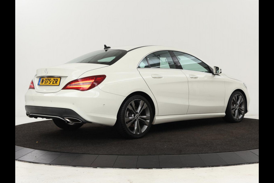 Mercedes-Benz CLA-Klasse 180 Urban | Stoelverwarming | Sportstoelen | Navigatie | Park Assist | Full LED | Half leder | Cruise control | Airco | Bluetooth