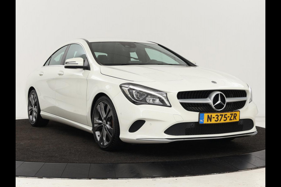 Mercedes-Benz CLA-Klasse 180 Urban | Stoelverwarming | Sportstoelen | Navigatie | Park Assist | Full LED | Half leder | Cruise control | Airco | Bluetooth
