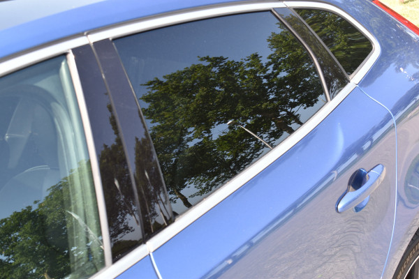 Volvo V40 T3 150PK Polar+ Sport | H&K | Trekhaak | Panoramadak | Camera | Stoelverwarming