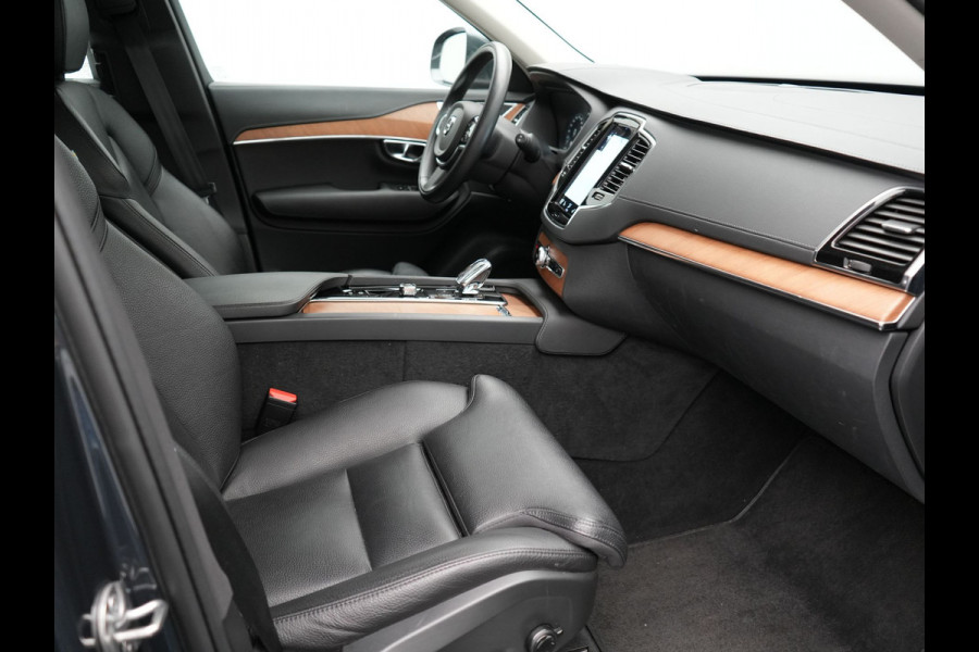 Volvo XC90 T8 Recharge AWD Inscription Plug In Hybrid 394pk 7 Persoons Dealer O.H. INCL BTW PHEV | Lederen Sportstoelen Memory | Pilot Assist | Trekhaak af Fabriek | Adaptive Cruise | Navigatie | Camera | Apple Carplay | L.M. 20" | DAB |