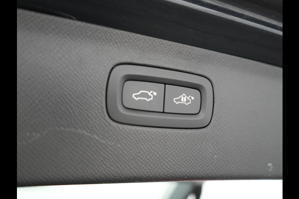Volvo XC90 T8 Recharge AWD Inscription Plug In Hybrid 394pk 7 Persoons Dealer O.H. INCL BTW PHEV | Lederen Sportstoelen Memory | Pilot Assist | Trekhaak af Fabriek | Adaptive Cruise | Navigatie | Camera | Apple Carplay | L.M. 20" | DAB |