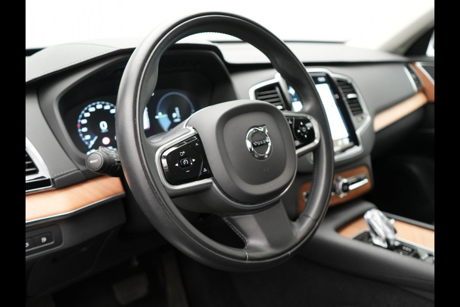 Volvo XC90 T8 Recharge AWD Inscription Plug In Hybrid 394pk 7 Persoons Dealer O.H. INCL BTW PHEV | Lederen Sportstoelen Memory | Pilot Assist | Trekhaak af Fabriek | Adaptive Cruise | Navigatie | Camera | Apple Carplay | L.M. 20" | DAB |