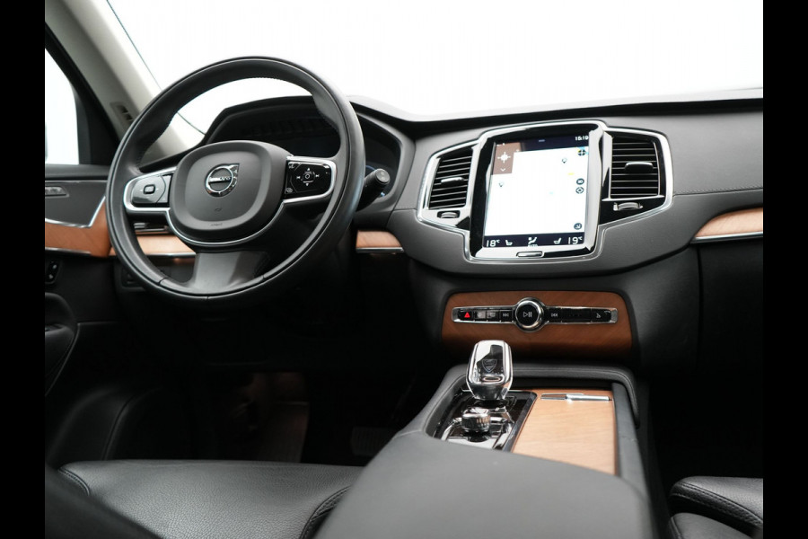 Volvo XC90 T8 Recharge AWD Inscription Plug In Hybrid 394pk 7 Persoons Dealer O.H. INCL BTW PHEV | Lederen Sportstoelen Memory | Pilot Assist | Trekhaak af Fabriek | Adaptive Cruise | Navigatie | Camera | Apple Carplay | L.M. 20" | DAB |