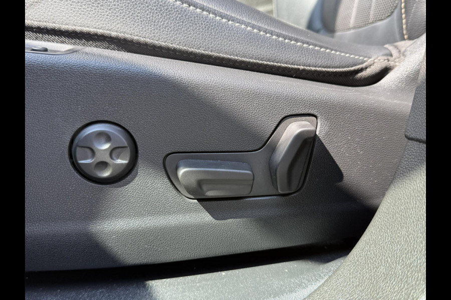 Opel Grandland X 1.2 Turbo Innovation Automaat,1e Eigenaar,Camera,Navi,Pdc V+A,Lm Velgen,Leder,Stoelverwarming,Stoelverkoeling,Dodehoek,Stuurverwarming,131pk,Apk tot 08-2026