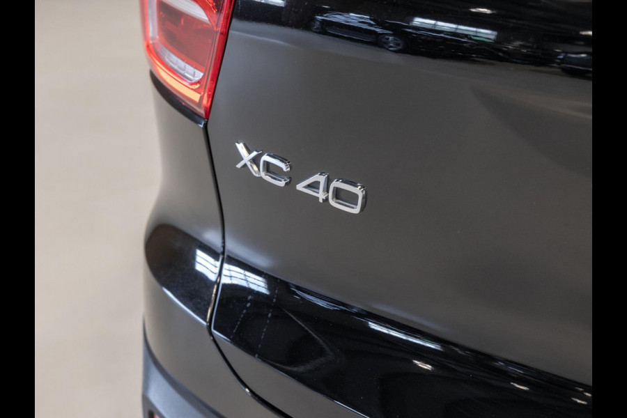 Volvo XC40 2.0 T5 AWD R-Design / 247pk / Trekhaak / Harman kardon / Stoelverwarming voor en achter /