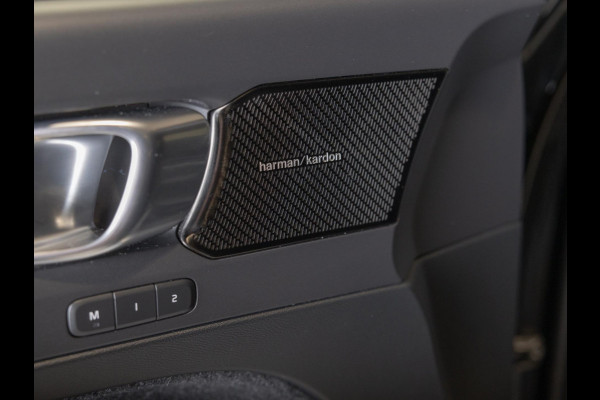 Volvo XC40 2.0 T5 AWD R-Design / 247pk / Trekhaak / Harman kardon / Stoelverwarming voor en achter /