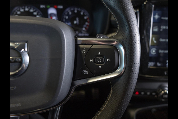 Volvo XC40 2.0 T5 AWD R-Design / 247pk / Trekhaak / Harman kardon / Stoelverwarming voor en achter /