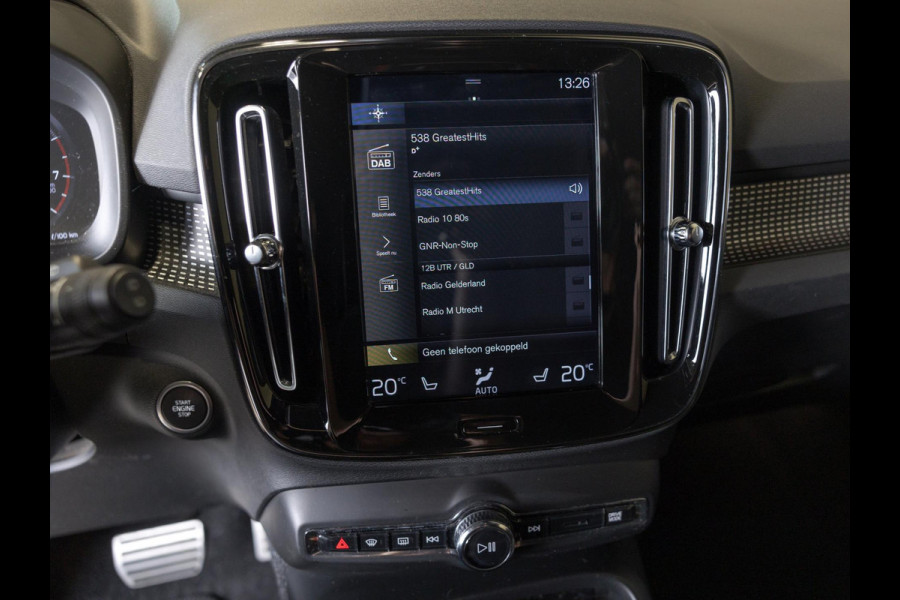 Volvo XC40 2.0 T5 AWD R-Design / 247pk / Trekhaak / Harman kardon / Stoelverwarming voor en achter /