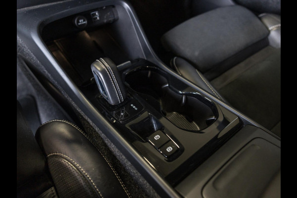 Volvo XC40 2.0 T5 AWD R-Design / 247pk / Trekhaak / Harman kardon / Stoelverwarming voor en achter /