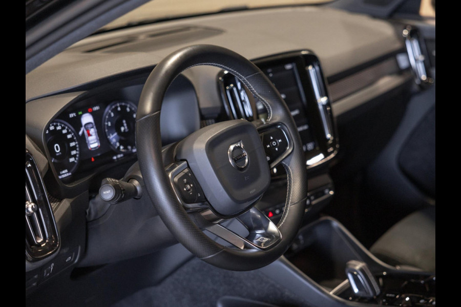 Volvo XC40 2.0 T5 AWD R-Design / 247pk / Trekhaak / Harman kardon / Stoelverwarming voor en achter /