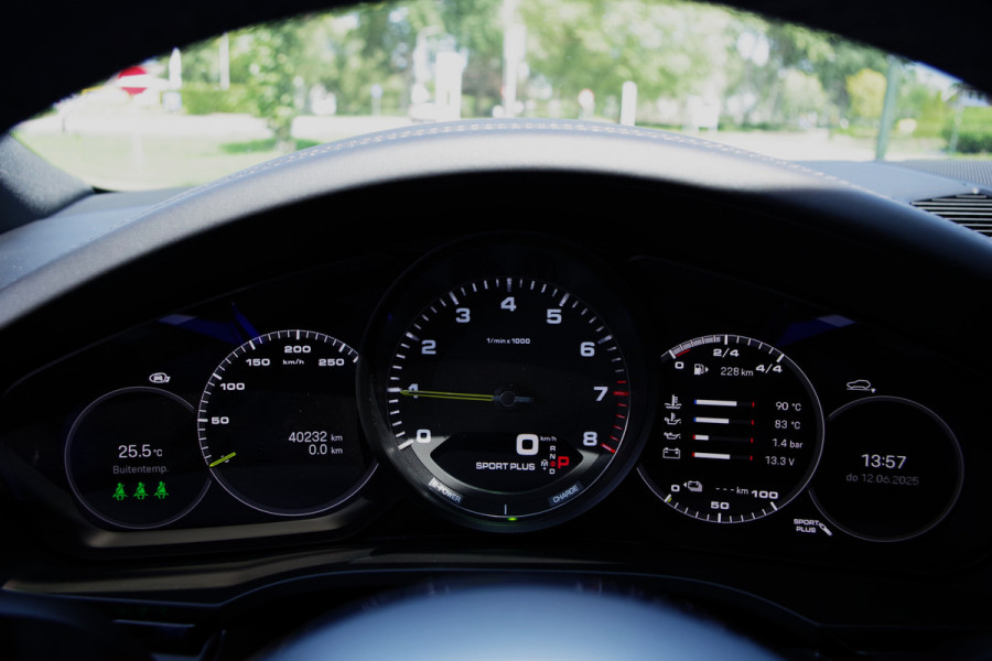 Porsche Cayenne Coupé 3.0 E-Hybrid 462 PK Platinum Edition PHEV, Panoramadak, Trekhaak, Kuipstoelen, BOSE Sound, Sport Chrono