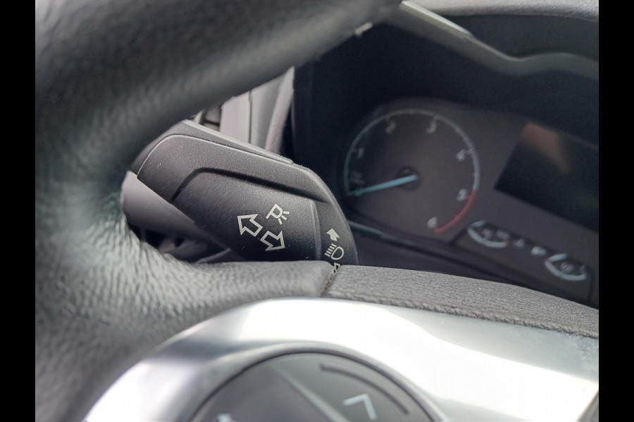 Ford Transit Connect 1.5 EcoBlue L2 Trend Automaat | Navigatie | Airco | PDC A | Cruise Control | 3Zits | Camera | DAB+ | Lichtmetalen velgen | Trekhaak