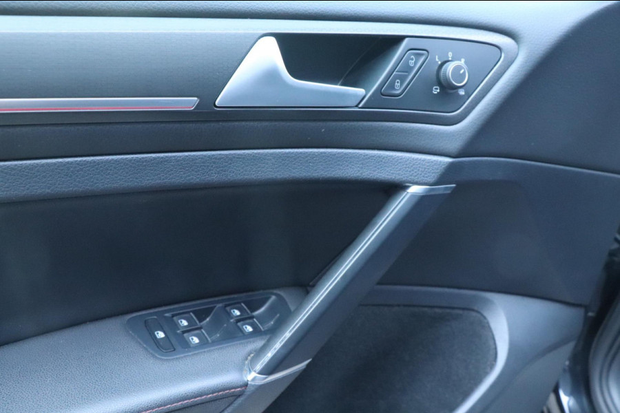 Volkswagen Golf 2.0 TSI GTI Performance | PANO / VIRT. COCKPIT / KEYLESS / CAMERA