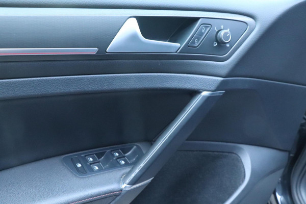 Volkswagen Golf 2.0 TSI GTI Performance | PANO / VIRT. COCKPIT / KEYLESS / CAMERA