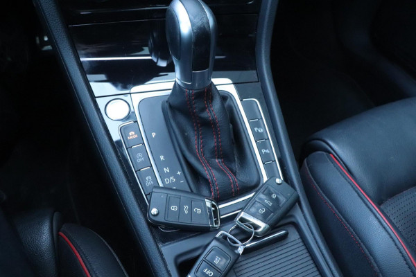 Volkswagen Golf 2.0 TSI GTI Performance | PANO / VIRT. COCKPIT / KEYLESS / CAMERA
