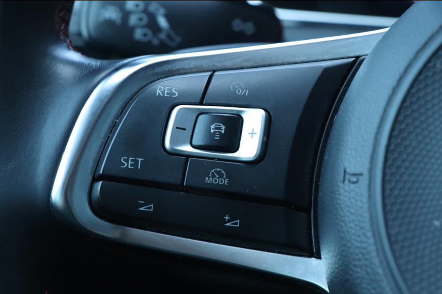 Volkswagen Golf 2.0 TSI GTI Performance | PANO / VIRT. COCKPIT / KEYLESS / CAMERA