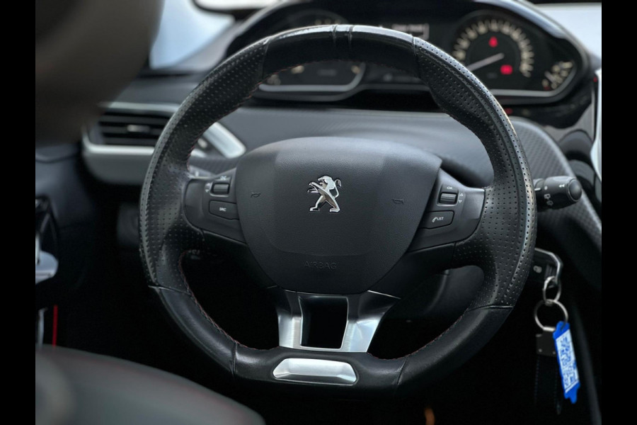 Peugeot 208 1.2 PureTech GT-line, panoramadak, achteruitrijcamera,navigatie, trekhaak, vele opties