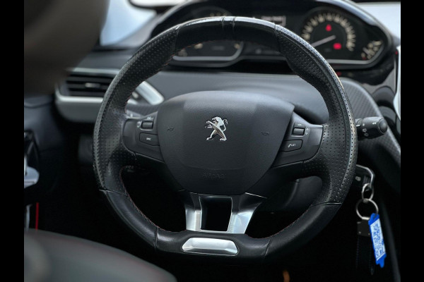 Peugeot 208 1.2 PureTech GT-line, panoramadak, achteruitrijcamera,navigatie, trekhaak, vele opties