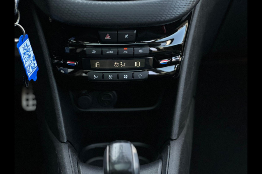Peugeot 208 1.2 PureTech GT-line, panoramadak, achteruitrijcamera,navigatie, trekhaak, vele opties